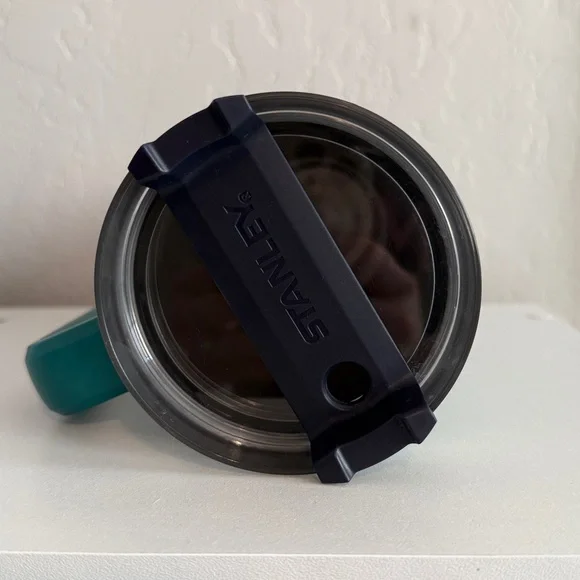 Stanley 40 oz quencher - Picture 3 of 3